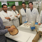 Miembros del grupo de investigación que lidera el proyecto para salvar los pinares.-MANUEL BRÁGIMO