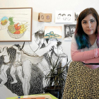 Saelia Aparicio en una imagen de archivo; a la derecha, ‘All the bubbles burst’.-Pablo Requejo