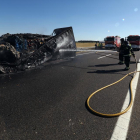 Incendio de un camión en la A-62 en dirección a Valladolid.- PHOTOGENIC