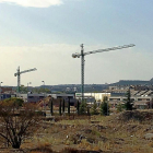 Viviendas de nueva construcción en la zona de El Peral, junto al Camino Viejo de Simancas.-E. M.