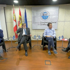 Pablo Lago, director de EL MUNDO CASTILLA Y LEÓN, Santiago Aparicio, presidente de Cecale, Ángel Hernández, líder de CCOO, y Faustino Temprano, de UGT.-PHOTOGENIC / PABLO REQUEJO