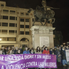 Centenares de personas se concentraron ayer contra la violencia machista.-S. OTERO