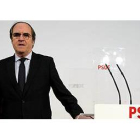 Ángel Gabilondo, candidato del PSOE a la Comunidad de Madrid, durante la rueda de prensa, este domingo, en Madrid.-Foto: JUAN MANUEL PRATS