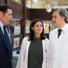 El consejero de Sanidad, Antonio María Sáez, junto a la doctora María Samaniego y el jefe del Servicio de Pediatría del hospital Río Hortega de Valladolid, Fernando Centeno-Ical