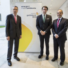 El director general de la Fundación Fenosa Gas Natural,Martí Solá; el consejero de Fomento, Juan Carlos Suárez-Quiñones, y el director general de Gas Natural en Castilla y León, Juan Antonio Pazos Arranz, en la inauguración del Seminario 'Los impuestos d-ICAL