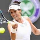 Muguruza golpea una derecha, durante su partido ante Kuznetsova.-EFE / WILL OLIVER