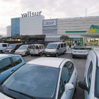 Imagen del centro comercial Vallsur tomada desde su entrada por el Paseo Zorrilla.-J. M. Lostau
