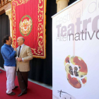El presidente de la Diputación, Jesús Julio Carnero, y el director del festival, Álex Rodríguez, tras la presentación del Festival de Teatro Alternativo Fetal 2015 que se celebra en la localidad vallisoletana de Urones de Castroponce-ICAL