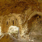 Interior de la cueva de la Virgen de La Armedilla, que replicaron los monjes Jerónimos en la cripta de la iglesia para trasladar la imagen.-REPORTAJE GRÁFICO: AAMA