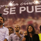 Pablo Iglesias, con el puño en alto, en la asamblea ciudadana de Podemos el pasado 19 de octubre en Madrid.-Foto: AGUSTÍN CATALÁN