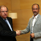 El presidente del PP de Castilla y León, Juan Vicente Herrera, y el delegado autonómico de Ciudadanos, Luis Fuentes-ICAL