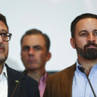 Francisco Serrano y Santiago Abascal, en la rueda de prensa que han ofrecido este lunes en Sevilla.-JON NAZCA (REUTERS)