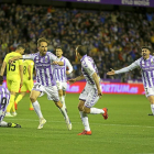 Míchel, feliz tras anotar el gol, celebra el gol junto a Nacho con Ünal de rodillas y Waldo abriendo los brazos.-MIGUEL ÁNGEL SANTOS