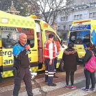 La acción de rociar el spray provocó intoxicaciones leves en 18 alumnos y una profesora, el desalojo del instituto y la llegada de varias ambulancias.  -ICAL