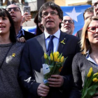 Puigdemont, con la portavoz de JxCat, Elsa Artadi,tras una rueda de prensa ayer en Berlín.-/ EFE / OMER MESSINGER