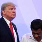 El presidente de EEUU, Donald Trump, y su homólogo filipino Rodrigo Duterte.-AP / MANAN VATSYAYANA