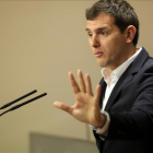 El presidente de Ciudadanos, Albert Rivera, en una rueda de prensa el pasado martes en el Congreso.-JOSÉ LUIS ROCA