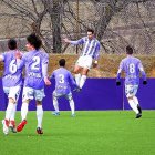Mayoral salta tras marcar el 1-0 mientras Raúl, Apa, Moi y Javi Pérez se acercan a felicitarlo.-M.Á. SANTOS