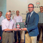 La Diputación homenajeó a Isaías Granado, un atleta que a sus 81 años sigue entrenando y compitiendo con la misma ilusión de siempre.-EM