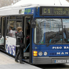 Autobus urbano de Auvasa en una parada en el centro de la ciudad-P. REQUEJO
