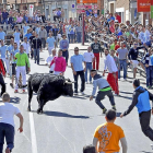 Numeroso público se congrega para asistir al Toro de la Feria de Medina del Campo en una edición anterior.-S. G. C.