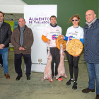 Turrado y Torres, junto a Carnero y los patrocinadores de los trofeos.-E. M.