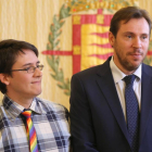 El alcalde de Valladolid, Óscar Puente, junto al presidente de LGTB+ de Castilla y León, Ignacio Paradero, presentan los actos del Día del Orgullo-ICAL