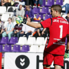 Javi Varas realiza una indicación durante un partido del Real Valladolid en Zorrilla-P. REQUEJO
