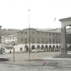 Vista de la plaza Porticada de Valladolid en 1972 con la Parroquia de San Pío X a la derecha  - ARCHIVO MUNICIPAL DE VALLADOLID