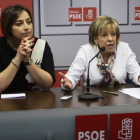 La concejala del PSOE e integrante de la candidatura al Ayuntamiento de Palencia, Begoña Núñez(D), junto a la candidata a la alcaldía de Palencia, Mirian Andrés(I)-Ical