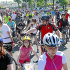 Decenas de familias en la bicicletada de Laguna de Duero.-J. M. Lostau