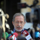 El teniente de alcalde y concejal de Urbanismo del Ayuntamiento de Valladolid, Manuel Saravia, atiende a los medios tras reunirse con la consejera de Economía y Hacienda, Pilar del Olmo-Ical