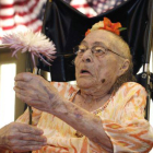 Una imagen de Gertrude Weaver, hasta ahora la persona más anciana del mundo, el año pasado, el 3 de julio, en la celebración de su 116 cumpleaños.-Foto: AP