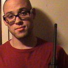 Chris Harper Mercer posa con un rifle, en una imagen colgada en su perfil de Facebook.-
