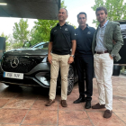 Foto 1 De (i a d.) Javier Morán, gerente de Adarsa Valladolid; Macos Labajo, jefe de ventas de turismo de Adarsa Valladolid, y Carlos González, district manager de Mercedes-Benz Cars