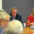 José Antonio de Santiago-Juárez y Pilar del Olmo durante la reunión con los delegados territoriales del Ejecutivo regional.-ICAL