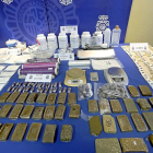 Imagen de la droga y el dinero incautado por la policía en el marco de la operación.-ICAL
