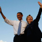 Barack Obama y Hillary Clinton hacen campaña juntos, en octubre del 2008 en Orlando.-Foto: AFP / JOE RAEDLE