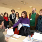 Profesionales de las artes escénicas registran el manifiesto en las Cortes.-ICAL