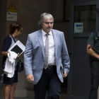 El secretario general de Presidencia sale de las dependencias de la Guardia Civil-JORDI COTRINA