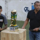 Neymar y su padre en un evento deportivo.-EFE / SEBASTIAO MOREIRA