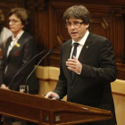 Carles Puigdemont, ayer, en el Parlament.-JULIO CARBÓ