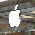 Logotipo de Apple en una tienda de la compañía en California.-Foto: AFP