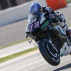 Àlex Márquez (Honda) sale de la primera curva de Cheste (Valencia), con la rueda delantera de su moto levantada.-ALEJANDRO CERESUELA
