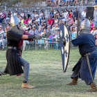 Dos nobles armados con espadas en medio de un combate en el monasterio de La Armadilla.-PABLO REQUEJO