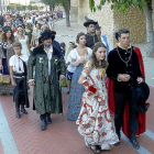 Los habitantes de Olmedo pasean por la villa vestidos al estilo del Siglo de Oro.-J.M. LOSTAU