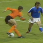 El legendario regate de Johan Cruyff al sueco Jan Olsson en el Mundial de 1974.-