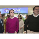 El presidente provincial del PP,César Rico, José María Aznar y Alfonso Fernández Mañueco, ayer en Burgos.-ISRAEL L. MURILLO