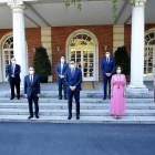 Puente, primero por la derecha en la segunda fila, en la foto  con el presidente  del Gobierno y miembros de la FEMP en el Palacio de la Moncloa.- ICAL
