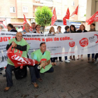 Una treintena de personas de las secciones sindicales de la Junta de Castilla y León, FSP-UGT Valladolid, participan en una campaña a pie de calle 'Contra el deterioro de los Servicios Públicos'-ICAL
